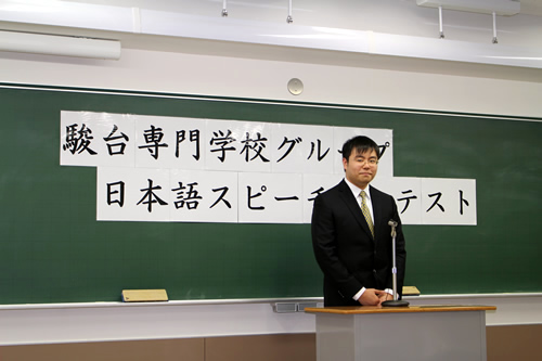 なんと!今年はハイ ケンショクさんがこのコンテストの最高賞である【学園長賞】を受賞しました。